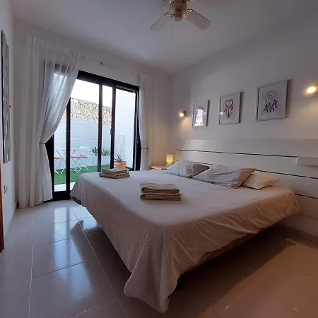 Sol Y Luna - Heated Pool - Bbq - Car Not Essential Villa Playa Blanca (Lanzarote)