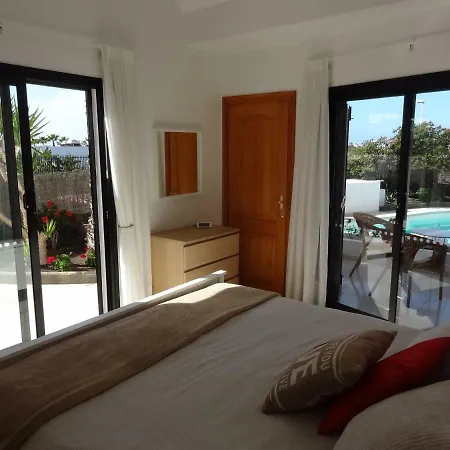 Sol Y Luna - Heated Pool - Bbq - Car Not Essential Villa Playa Blanca (Lanzarote)