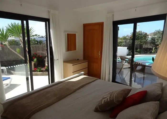 Sol Y Luna - Heated Pool - Bbq - Car Not Essential Villa Playa Blanca (Lanzarote)