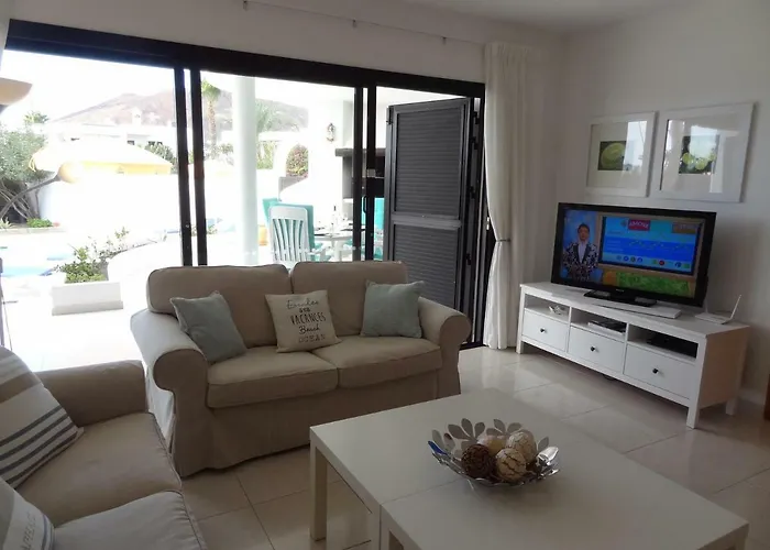 Sol Y Luna - Heated Pool - Bbq - Car Not Essential Villa Playa Blanca (Lanzarote)